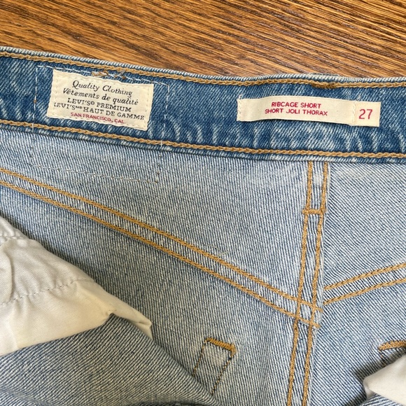 Levi’s Ribcage Denim Shorts - Picture 6 of 8